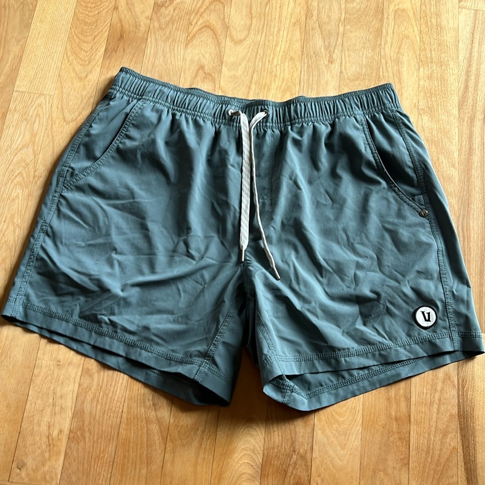 Vuori Kore Short 5" shorts (Color: Light green)
Worn once!